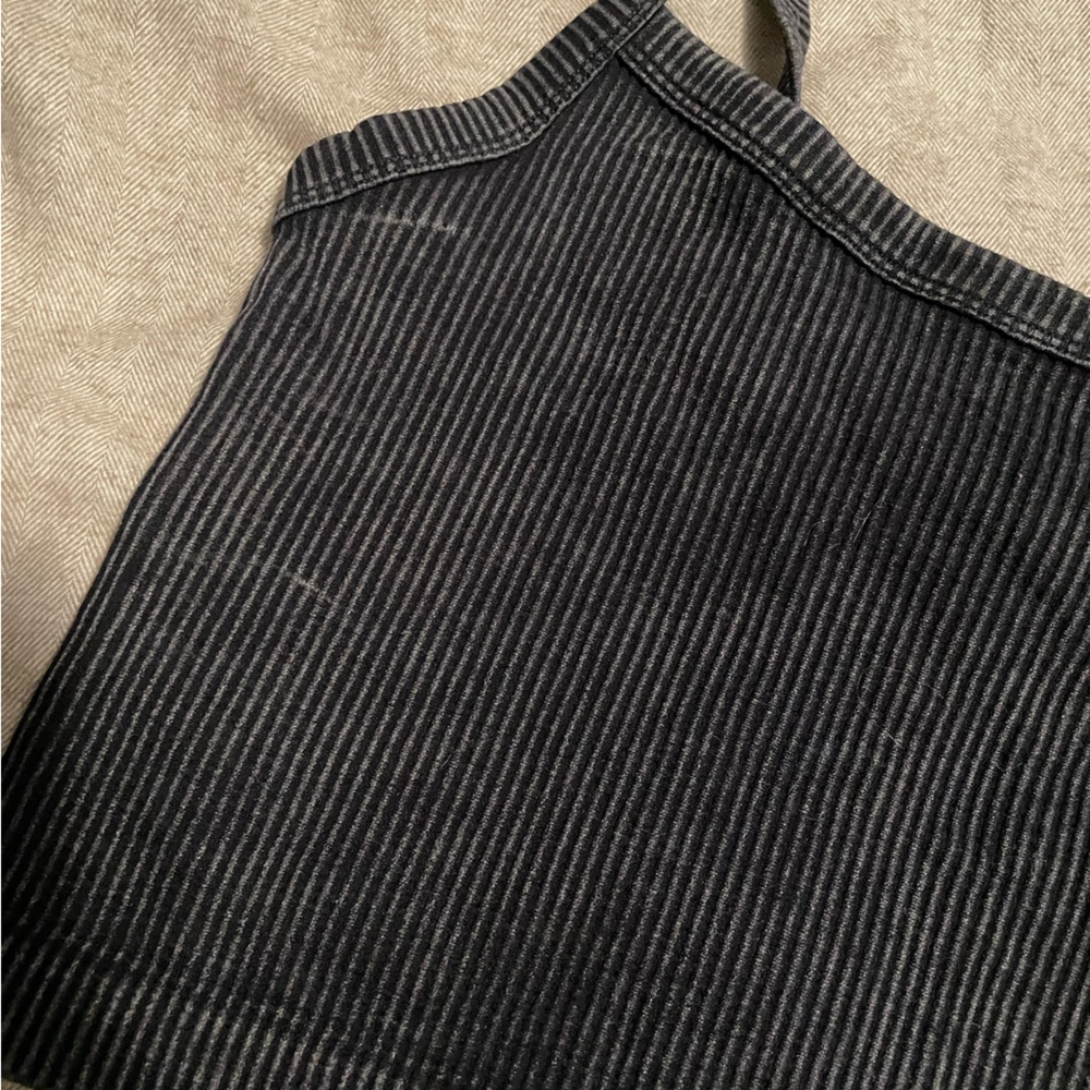 Black Ribbed Crop Tank Top - Picture 3 of 5